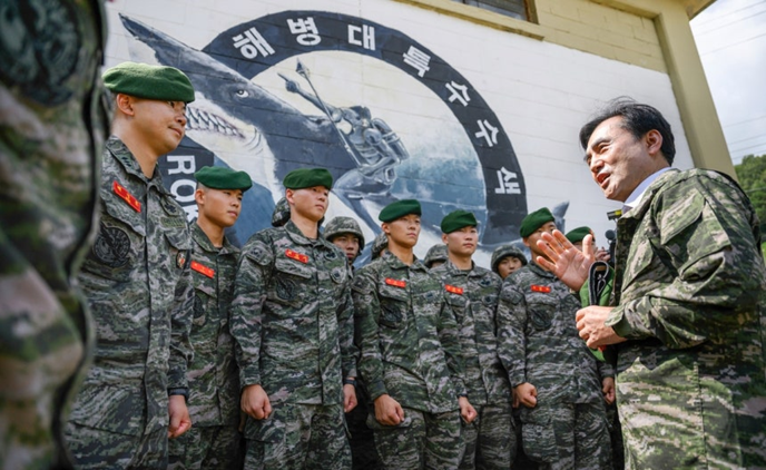 안규백 국방부장관, 해병대 특수수색대대·말도 소초 방문 “최정예 전투력, 대한민국의 자랑”